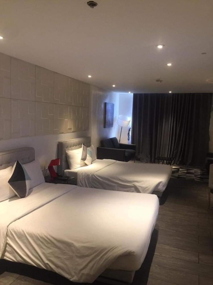 City Park Hotel Residences Taguig Exterior foto